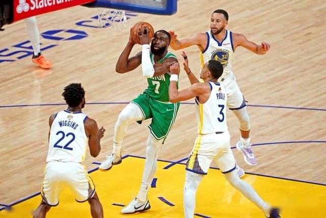 姚明入选FIBA名人堂 中国男篮运动员第一人