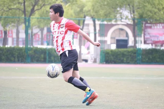 美国男篮大胜塞尔维亚 库里24分约基奇16+11